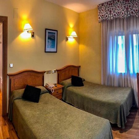 Hotel A Nieu Jaca Zewnętrze zdjęcie