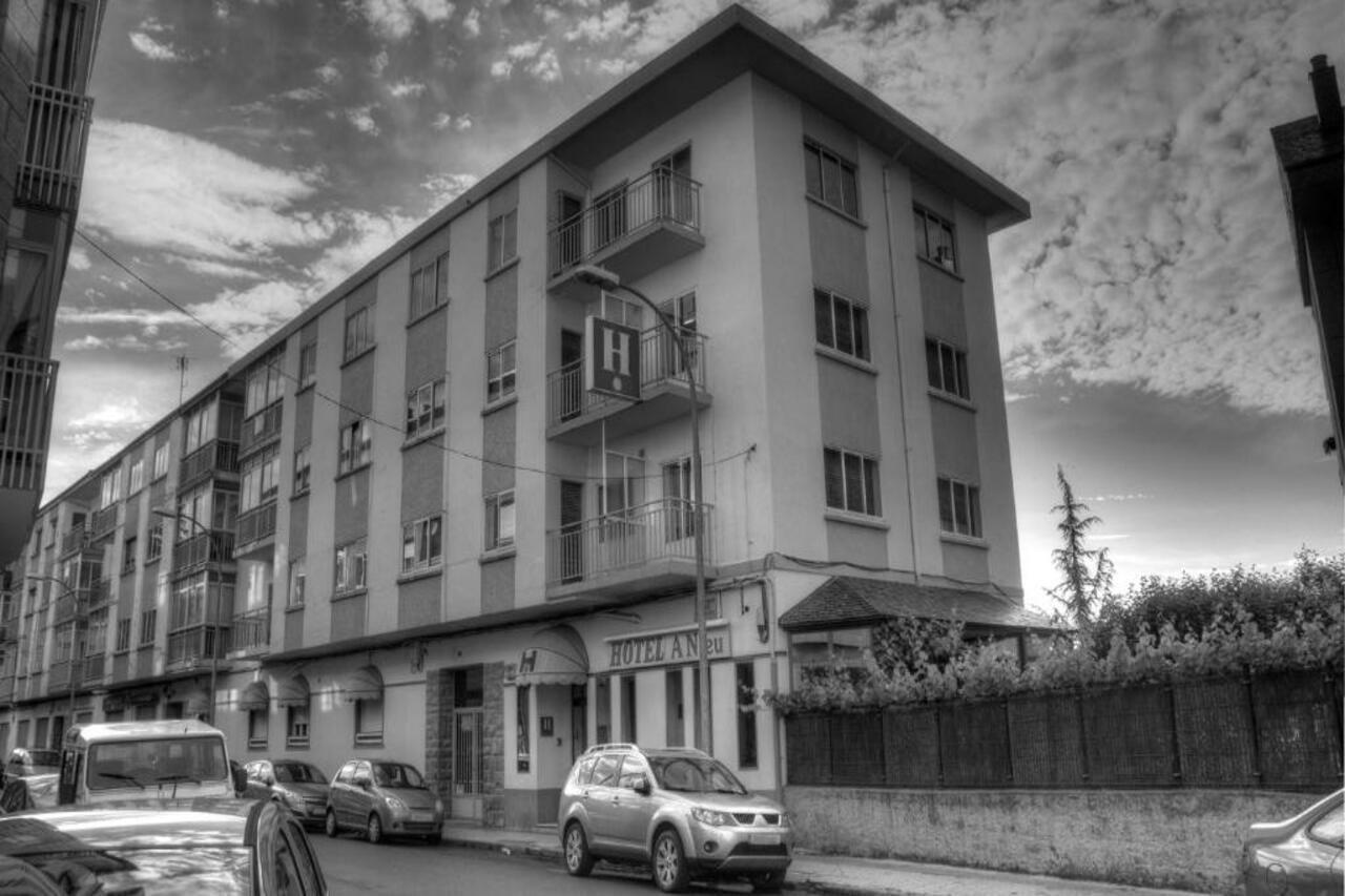 Hotel A Nieu Jaca Zewnętrze zdjęcie