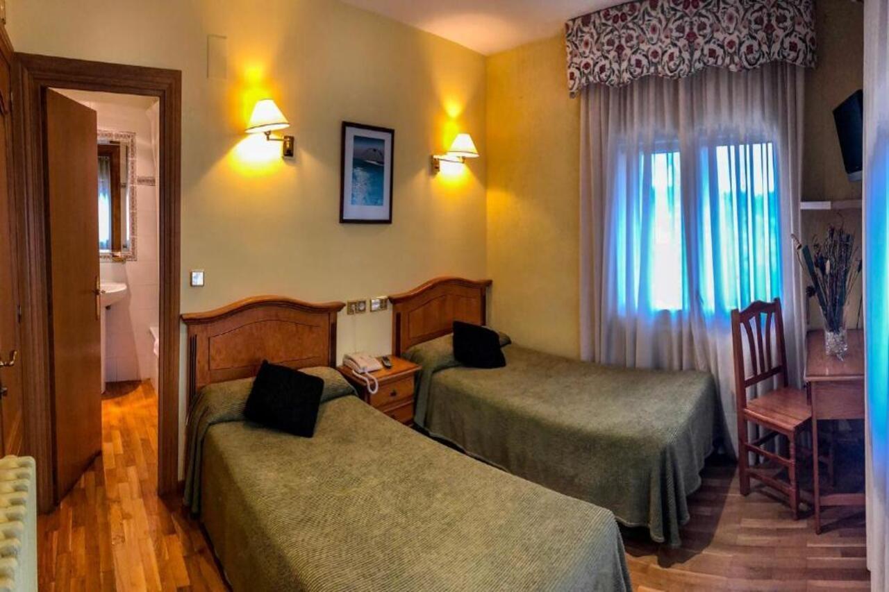 Hotel A Nieu Jaca Zewnętrze zdjęcie
