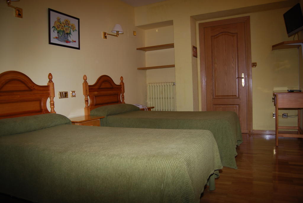 Hotel A Nieu Jaca Zewnętrze zdjęcie