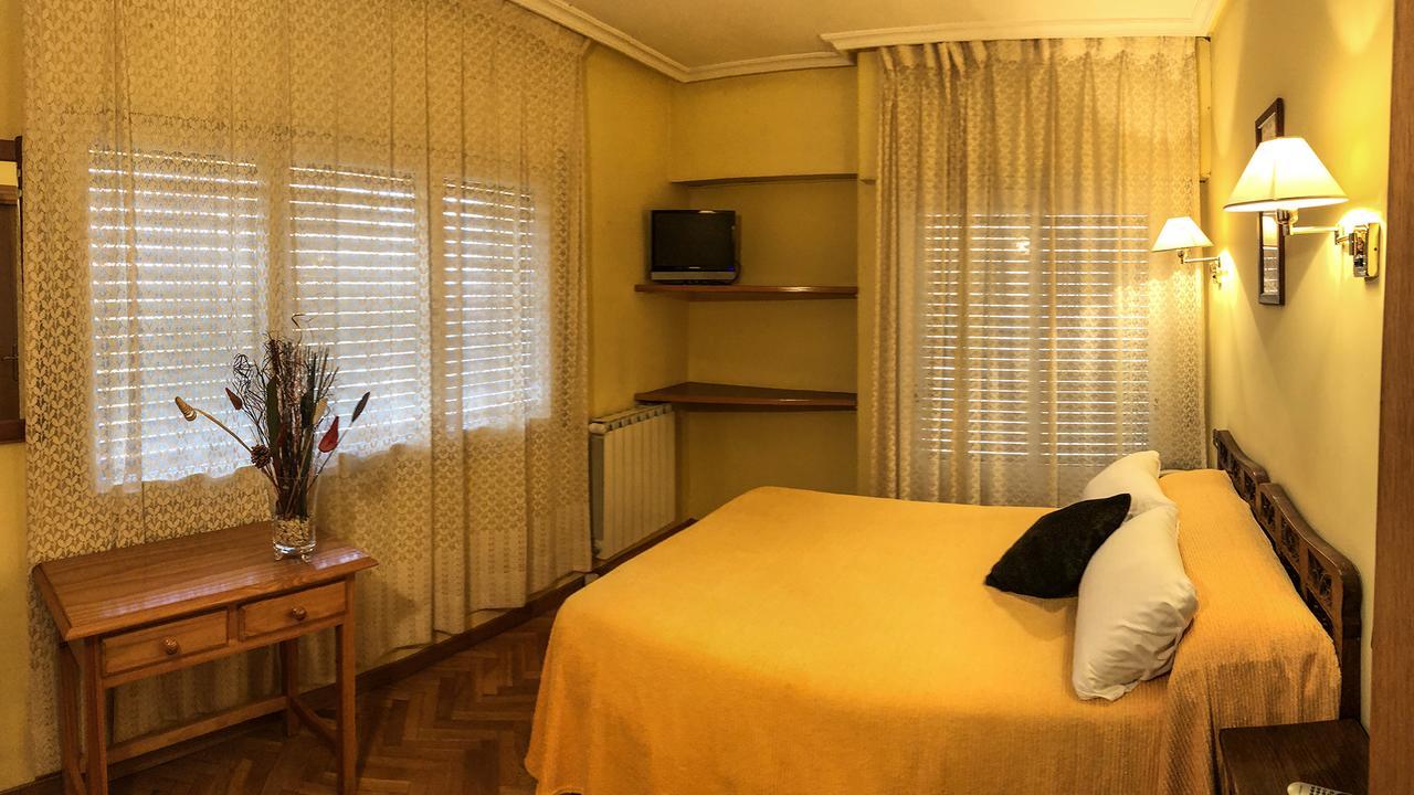 Hotel A Nieu Jaca Zewnętrze zdjęcie