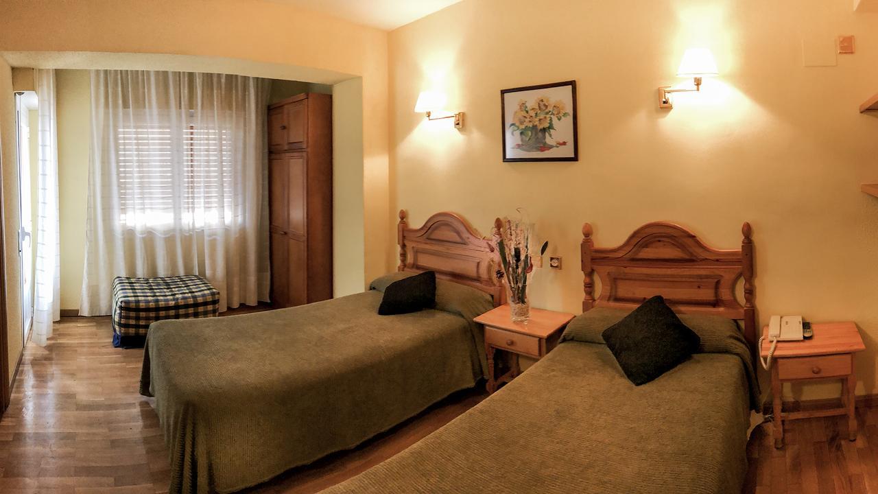 Hotel A Nieu Jaca Zewnętrze zdjęcie