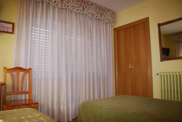 Hotel A Nieu Jaca Zewnętrze zdjęcie