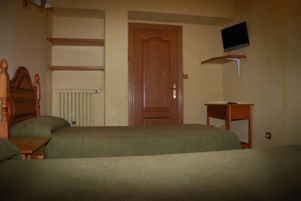 Hotel A Nieu Jaca Zewnętrze zdjęcie
